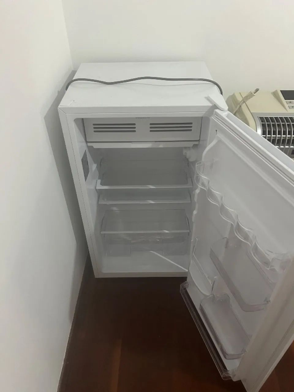 Frigobar Electrolux 90L Efficient com Controle de Temperatura Cor Branca (EM90 - Foto 2
