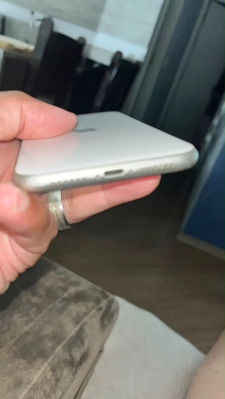 Vendo iPhone 11 em ótimo estado com IO 27  - Foto 3