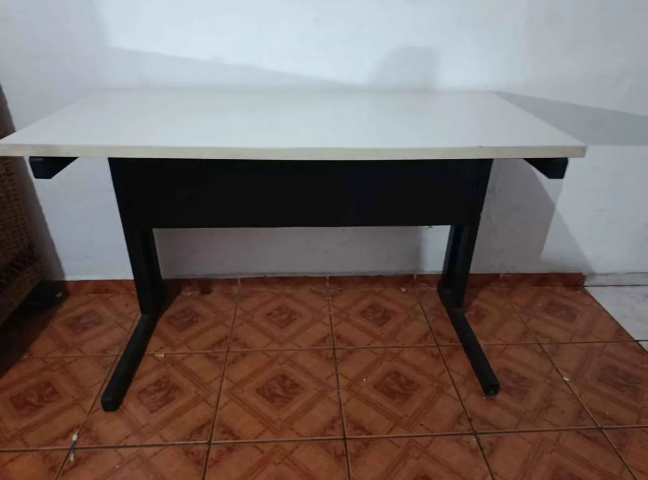 MESA DE COMPUTADOR 443790581092864001