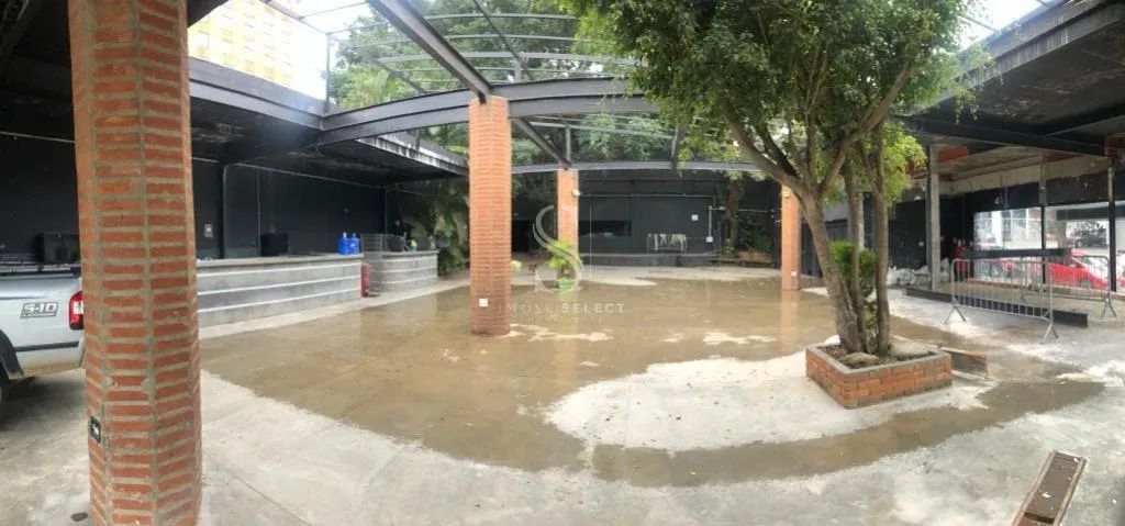 Indianópolis, Terreno Comercial de 511m² com construção.