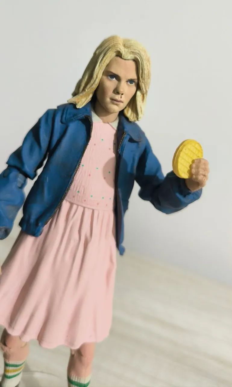 ELEVEN / ONZE - Stranger Things - McFarlane Action Figure - Foto 3