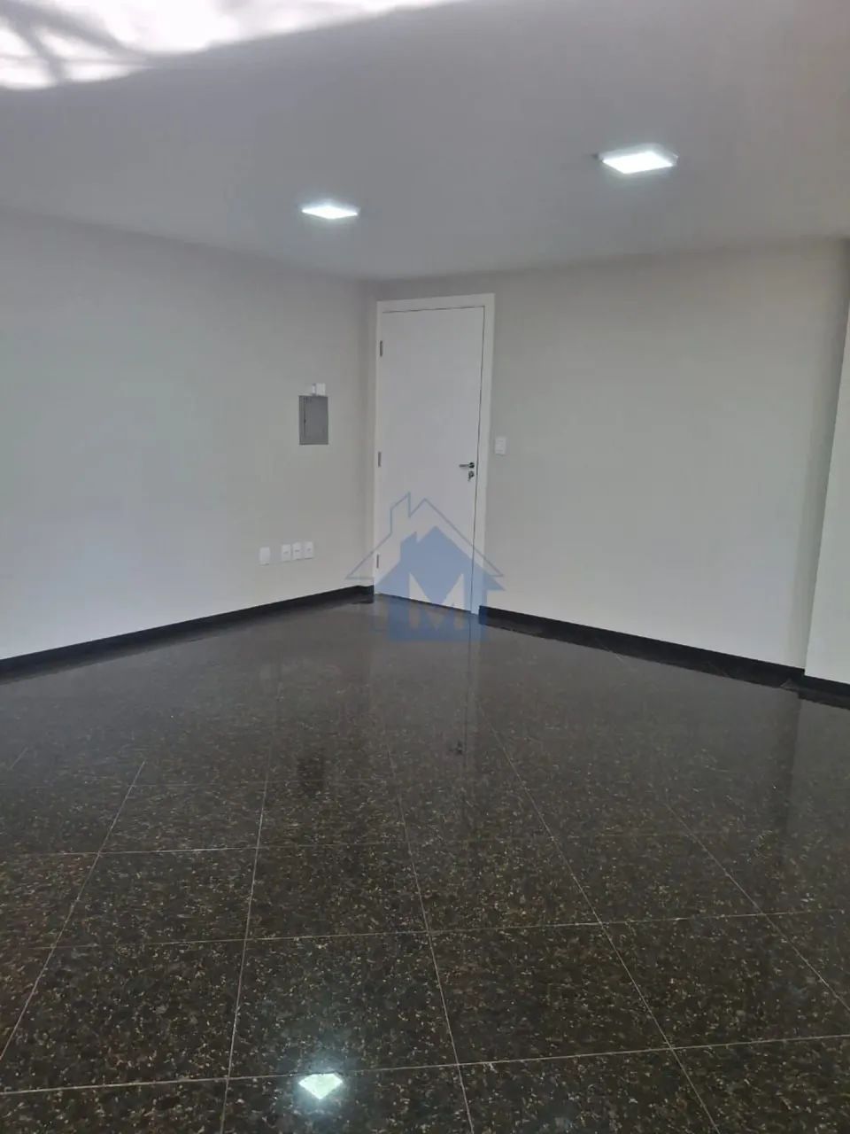 Sala Comercial em prédio comercial no Centro, com 1 Vaga de Garagem! - Foto 2