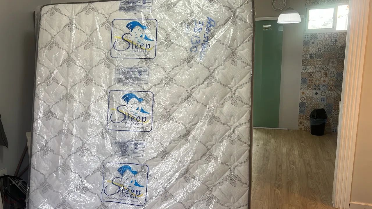 Cama King size nova 2,00x 1,93, colchão no plástico - Foto 2