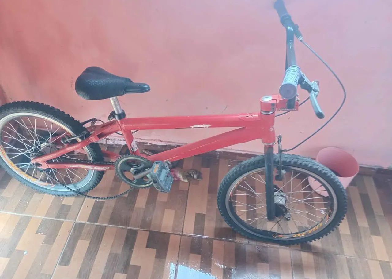 Vende se uma bicicleta 
