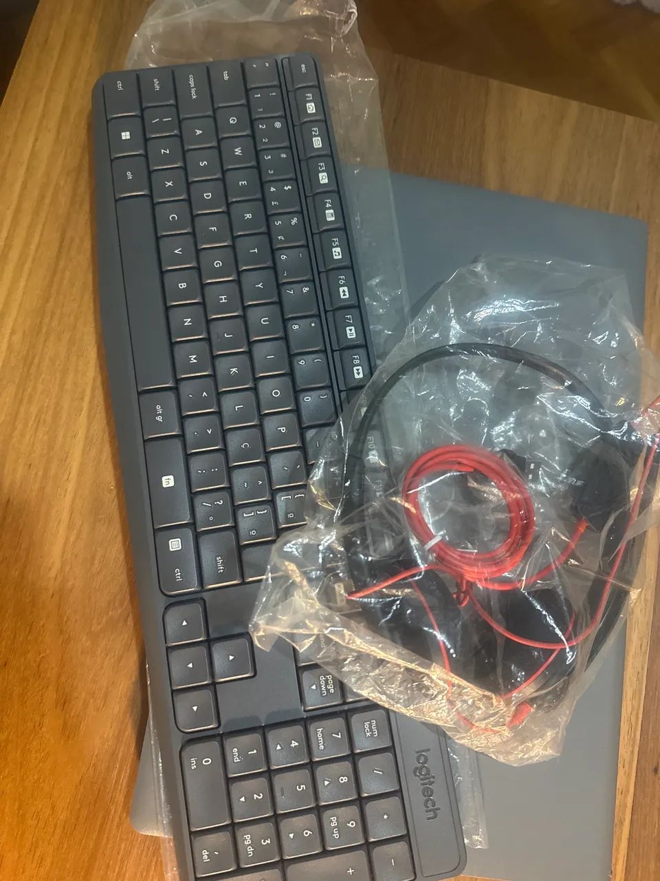 Teclado e fone headset 