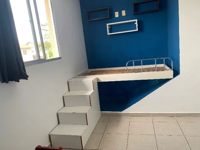 Cama planejada de solteiro, em MDF, com escada e 03 ninhos.