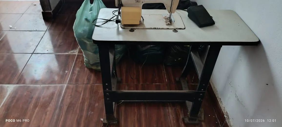 Vende-se esse sofá e máquina de costura  - Foto 4