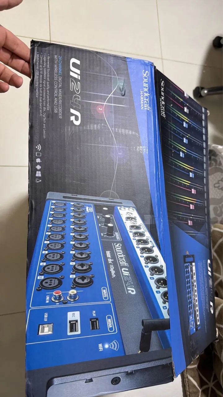 Mesa digital UI24