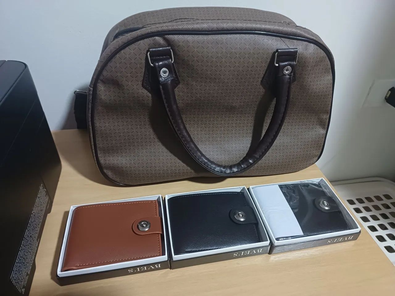Kit 3 Carteiras + Bolsa Alça - Sobra de Estoque