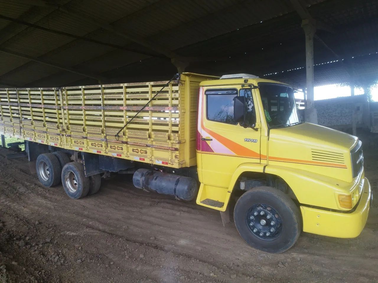 Caminhão 1618 - Foto 2