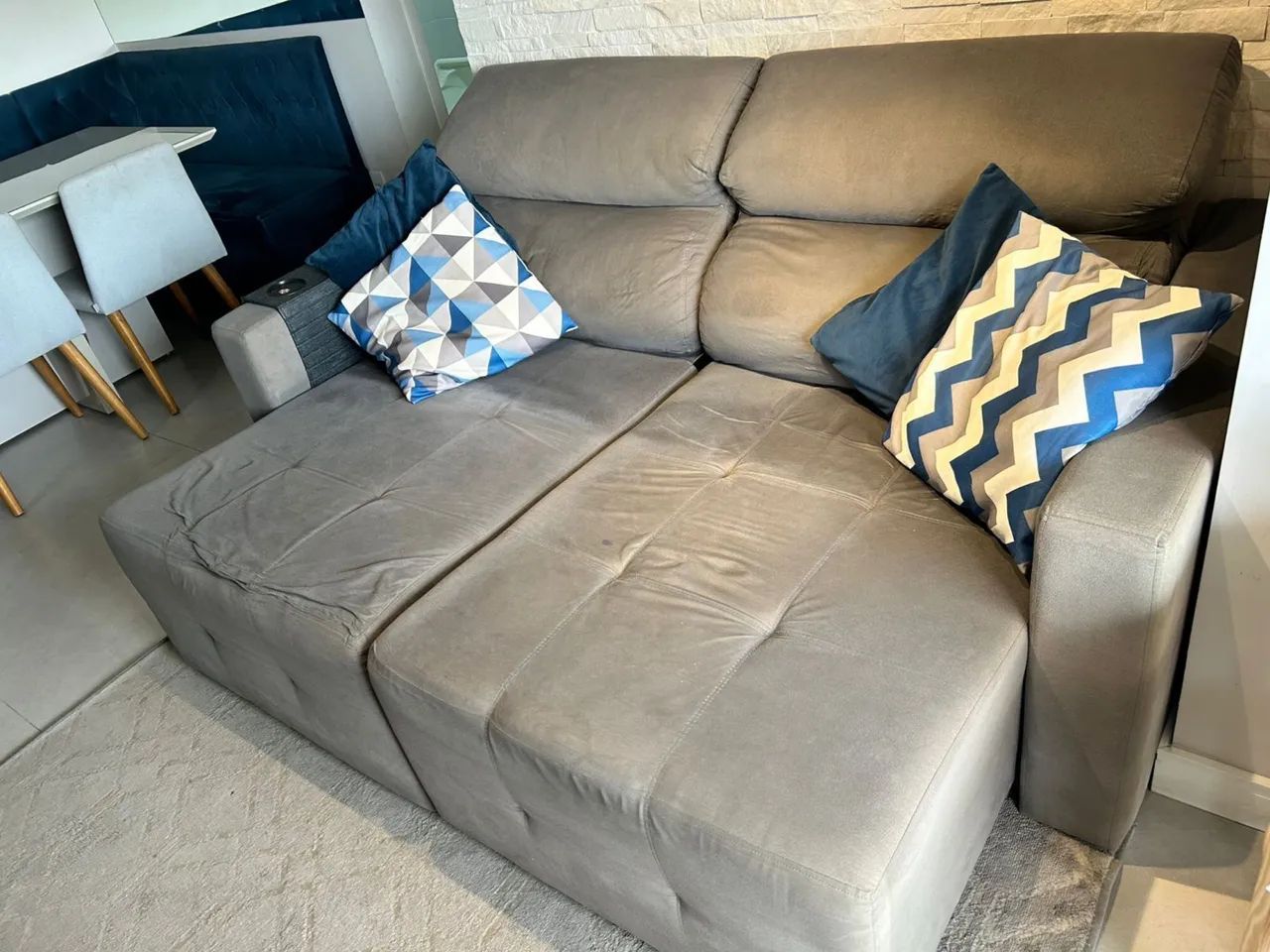 Sofá Retratil 4 lugares cinza - Foto 2