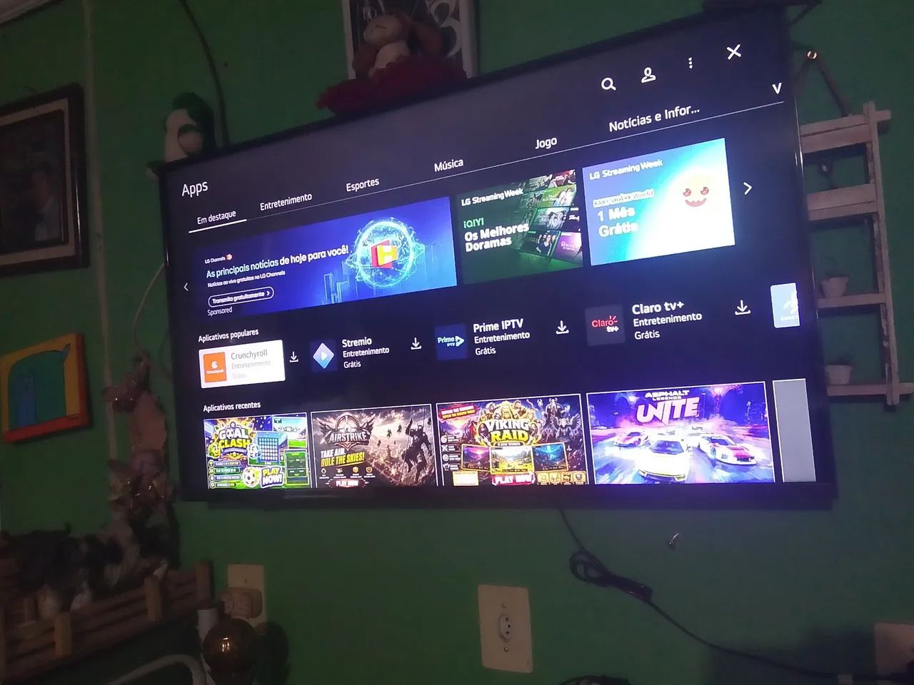 Vendo TV de 43 polegadas smart 4K - Foto 2