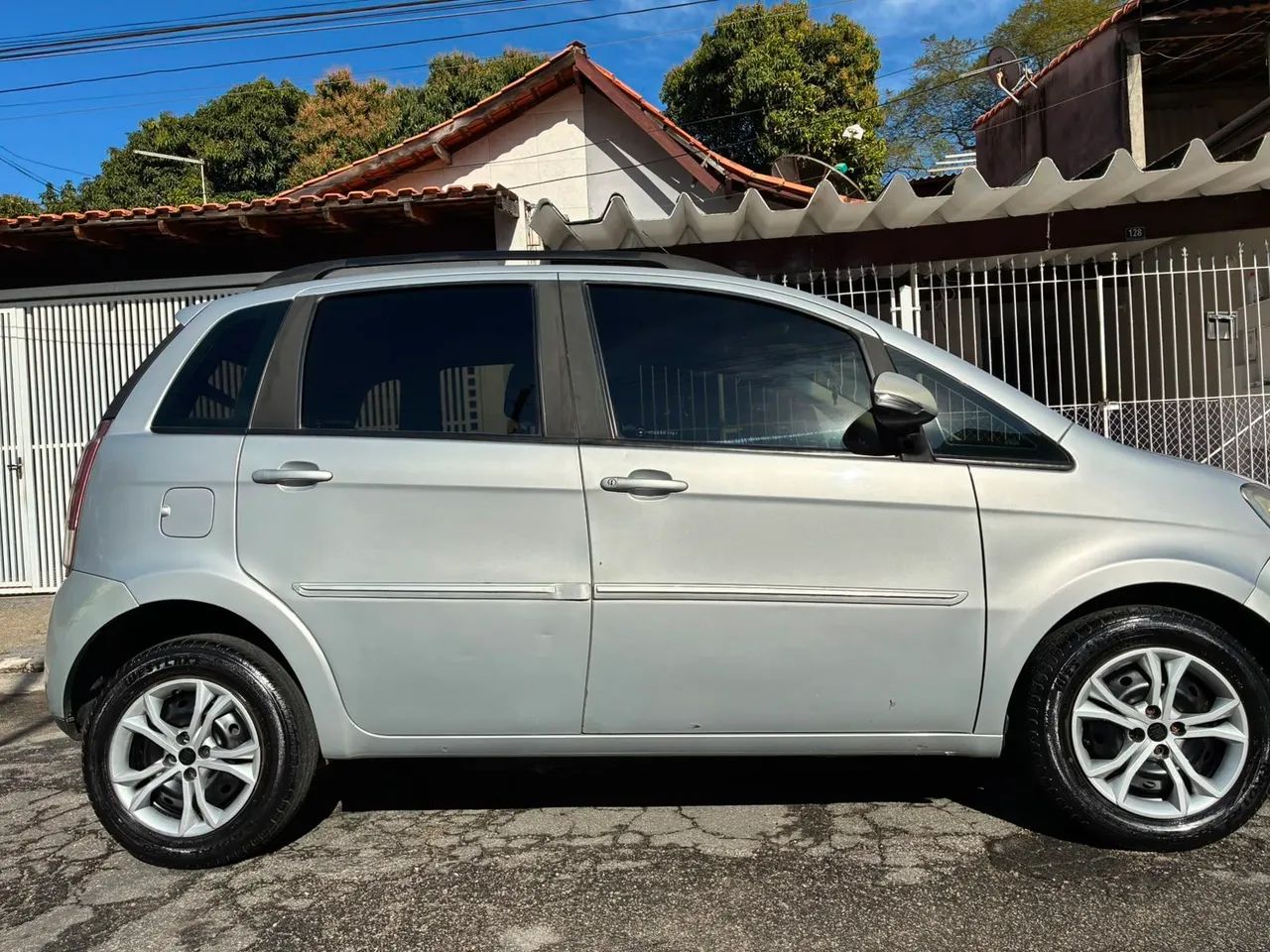 Fiat Idea Essence 1.6 Flex 16V 5P 2013 - Foto 5