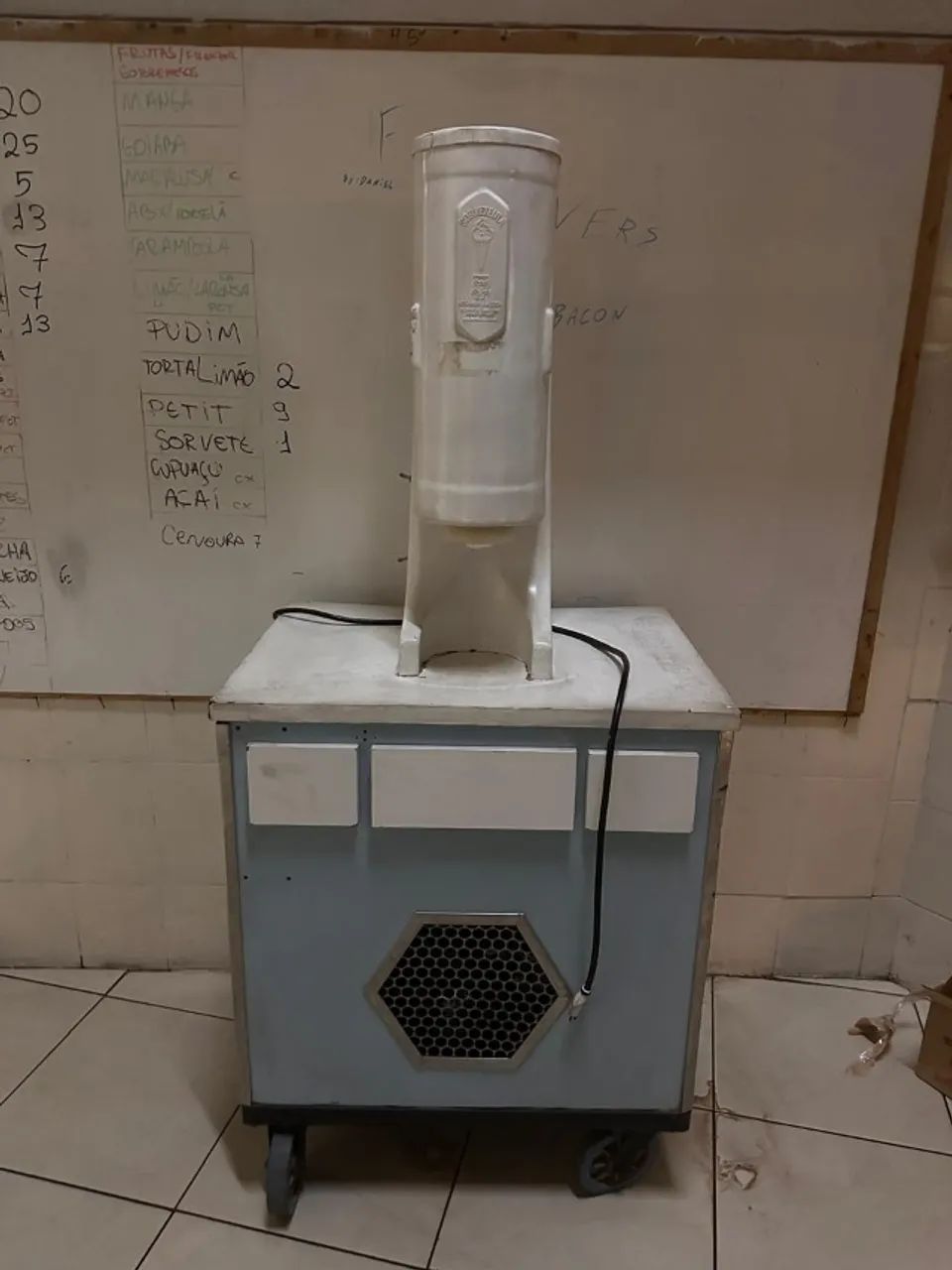 Máquina de Sorvete americano (sabor de infância)