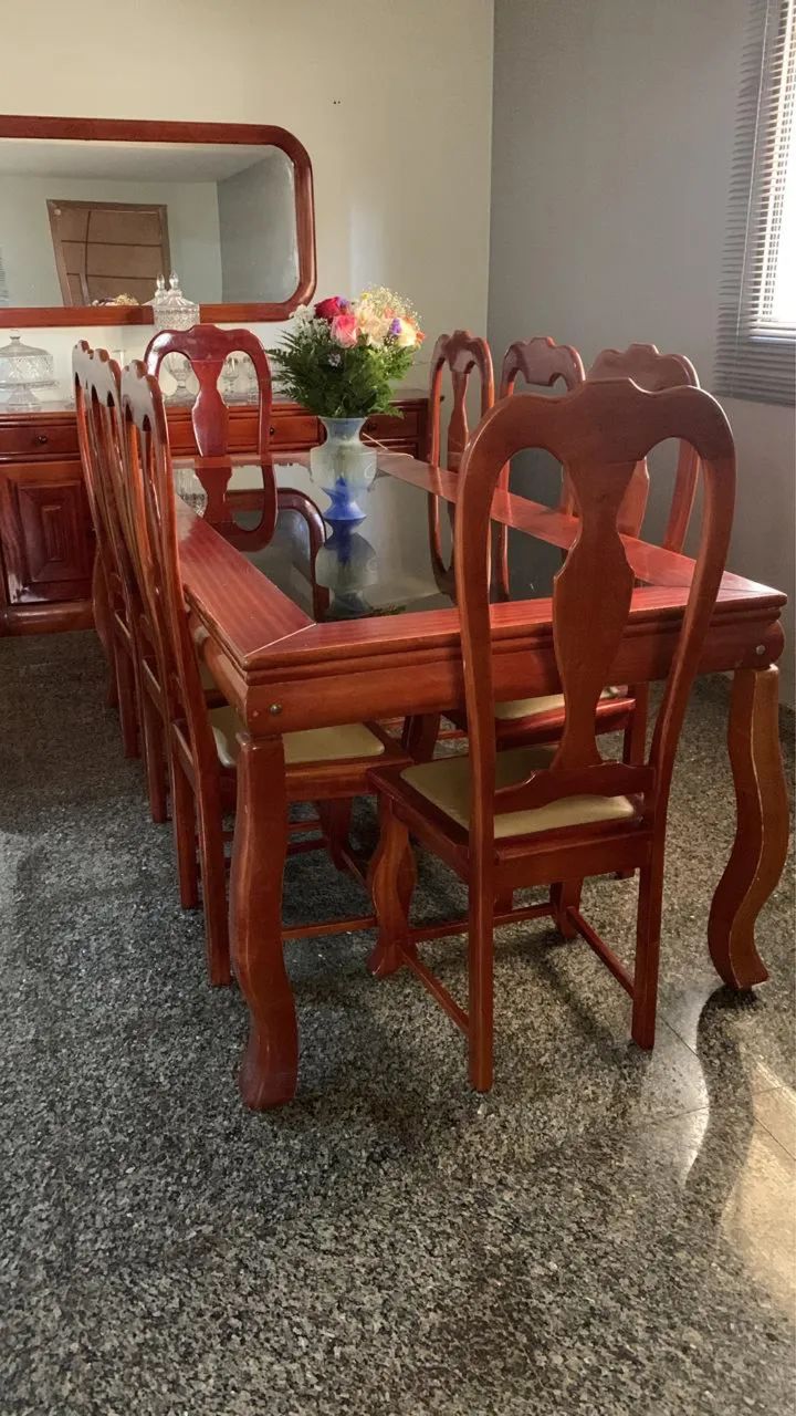 Mesa e aparador antigo 