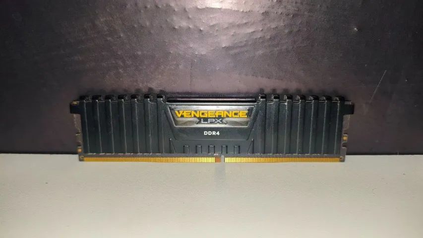 Memória RAM Corsair 8GB 3000MHz