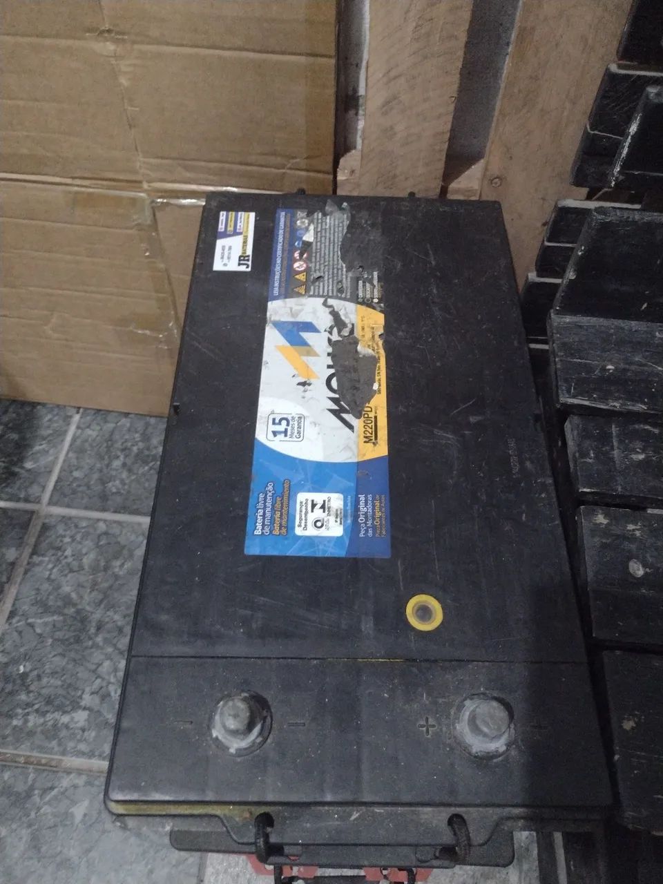 Bateria de caminhão, trator M220PD de  220ah  casco, com defeito! - Foto 2