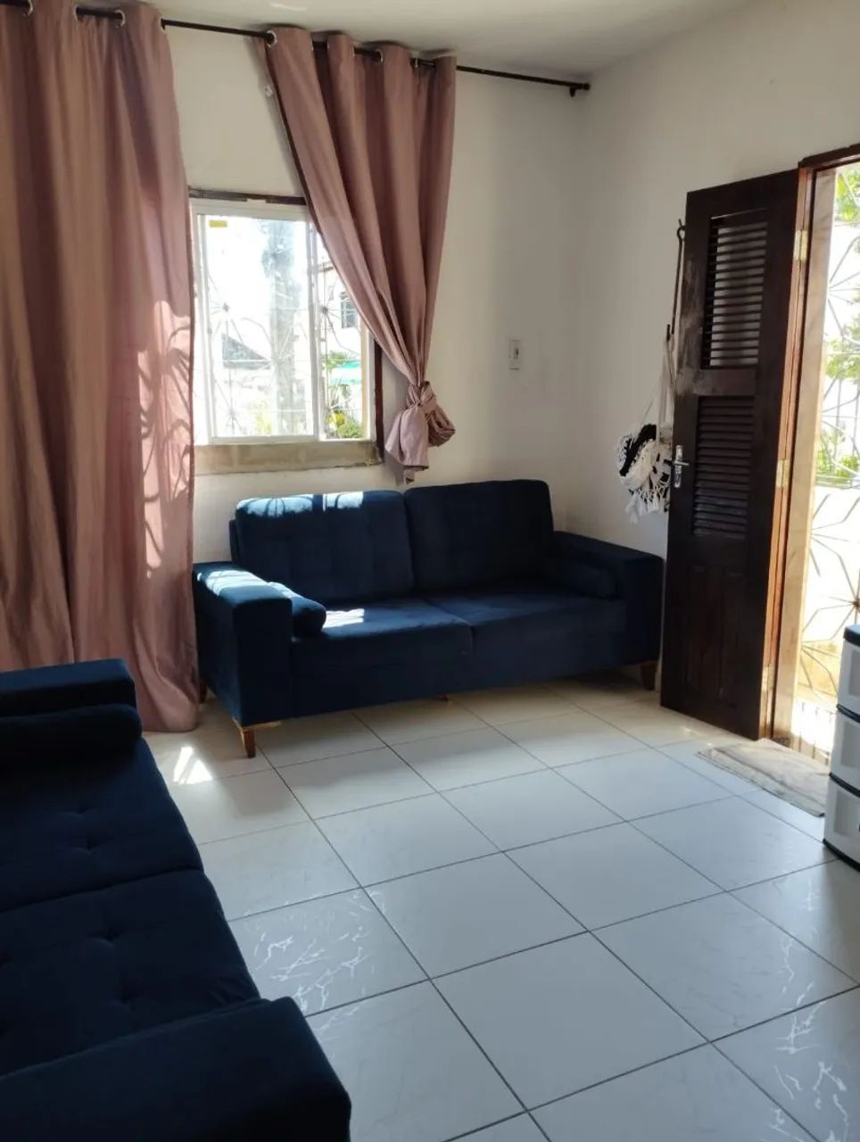 Vendo casa com 3 quartos sendo uma suíte 