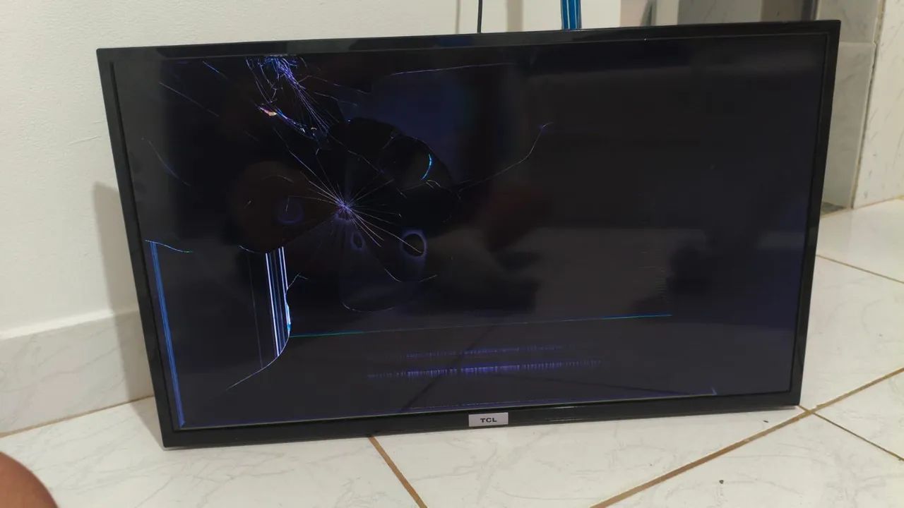 Tv TCL com tela quebrada - Foto 3