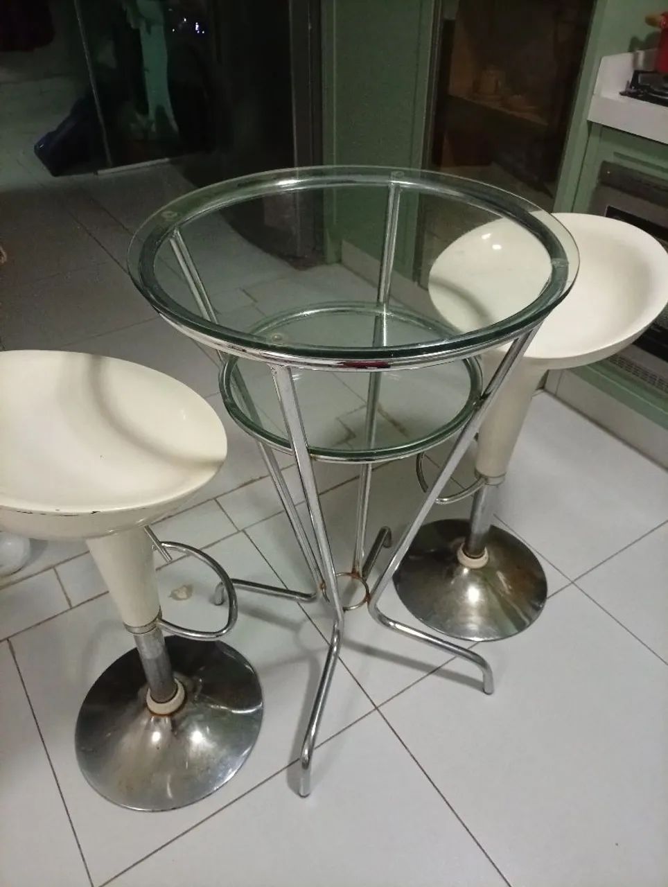 Mesa bistrô de vidro + 2 banquetas giratória 