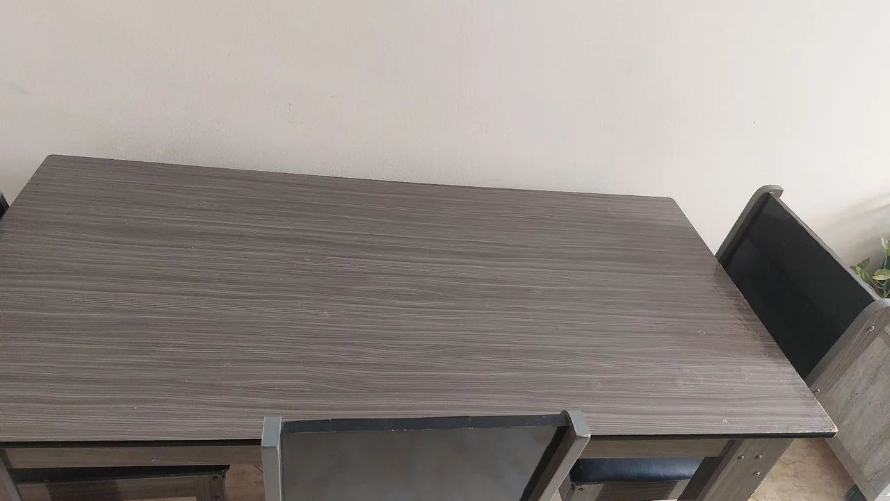 Mesa com quatro cadeiras  - Foto 2