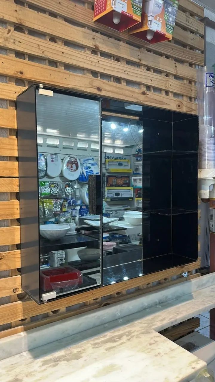 ARMARIO DE VIDRO COM ESPELHO, PRATELEIRA E PORTA (70X60)