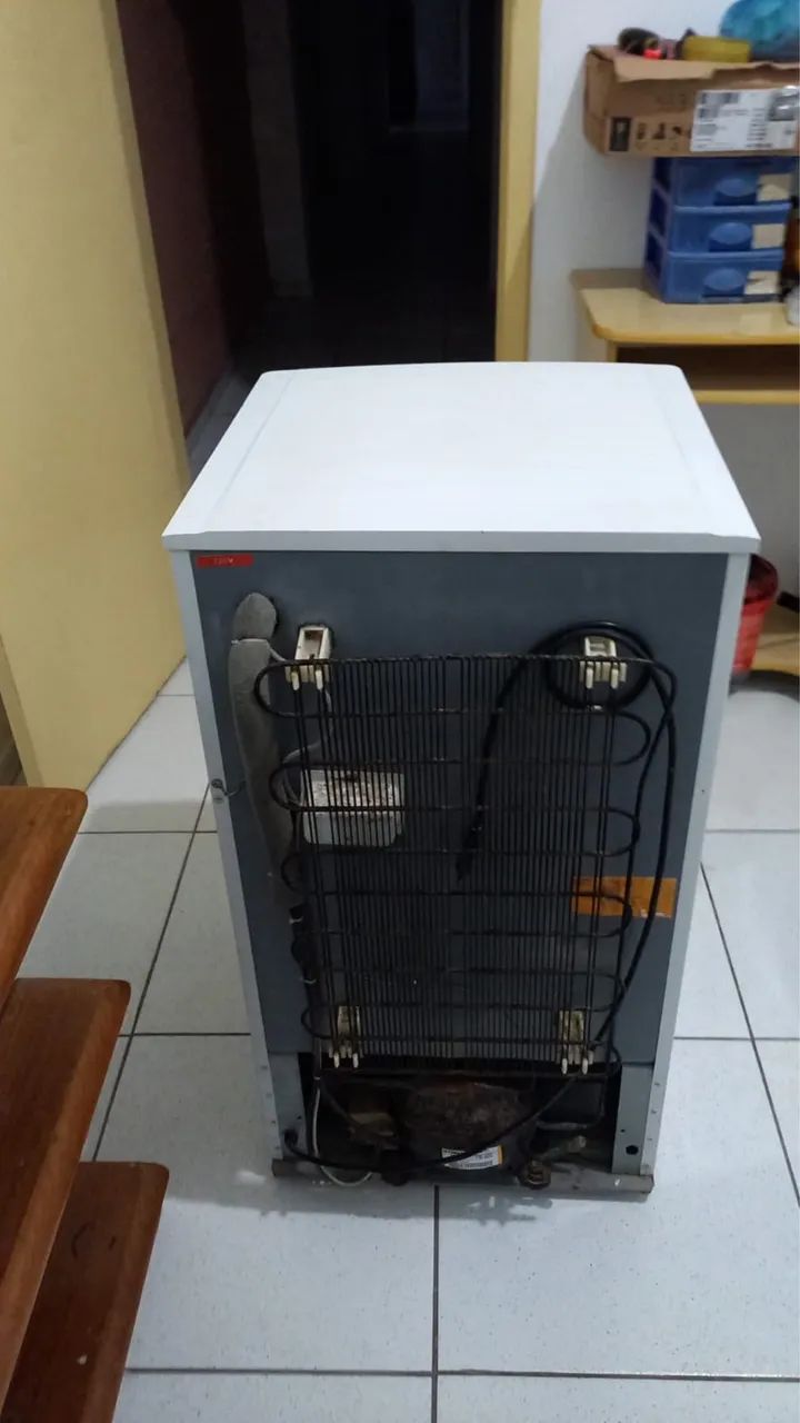 Frigobar GE 101 Litros 220V Funcionando Perfeitamente - Foto 5