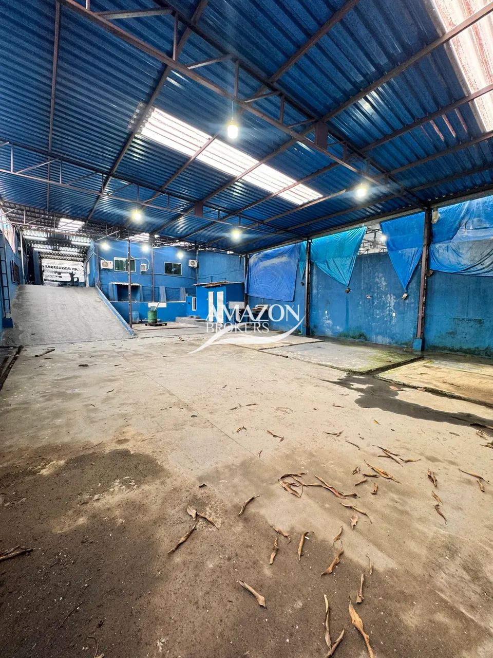 Parque 10 - 153m2 - Galpão com Casa Térrea incluso água  - Alugo