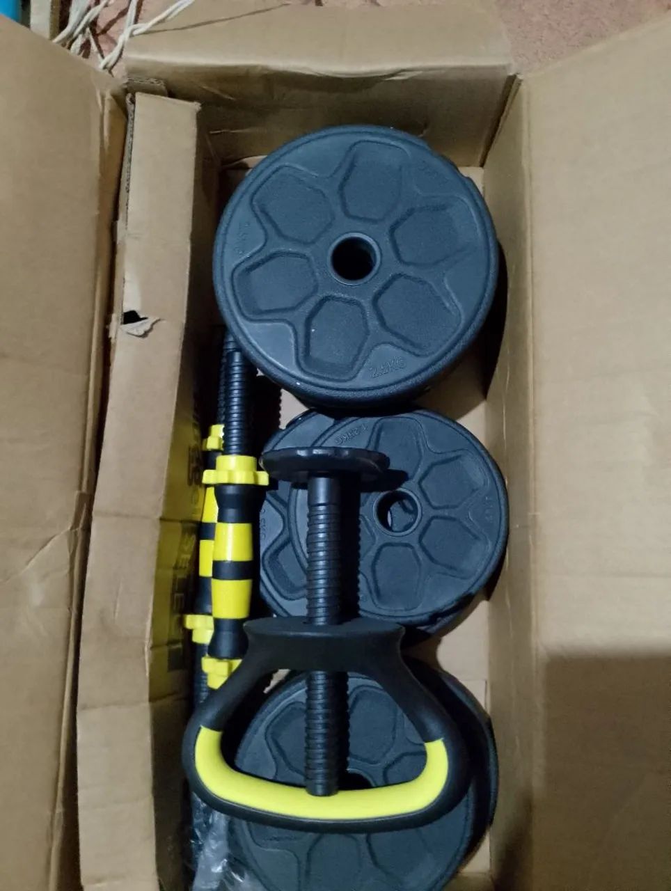 Vendo barra e halteres de 20kg - Foto 2