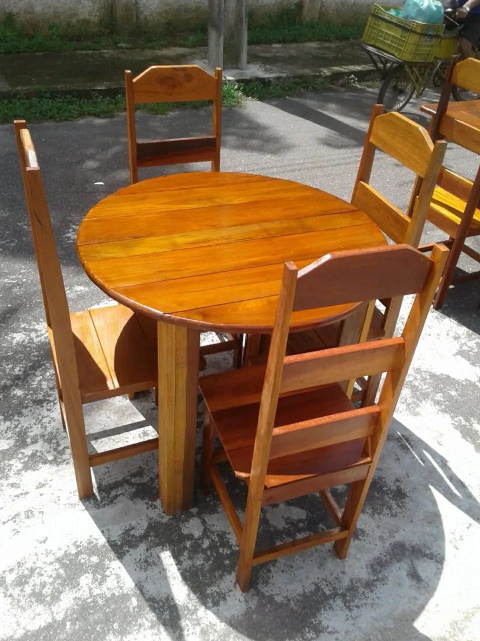 Mesa com 4 e 6 Cadeiras em Madeira de Lei - NOVAS. - Foto 5