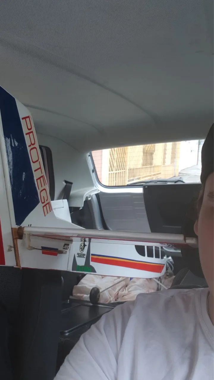 Aeromodelo pouco uso motor glow 61 asa 2 metros  - Foto 4