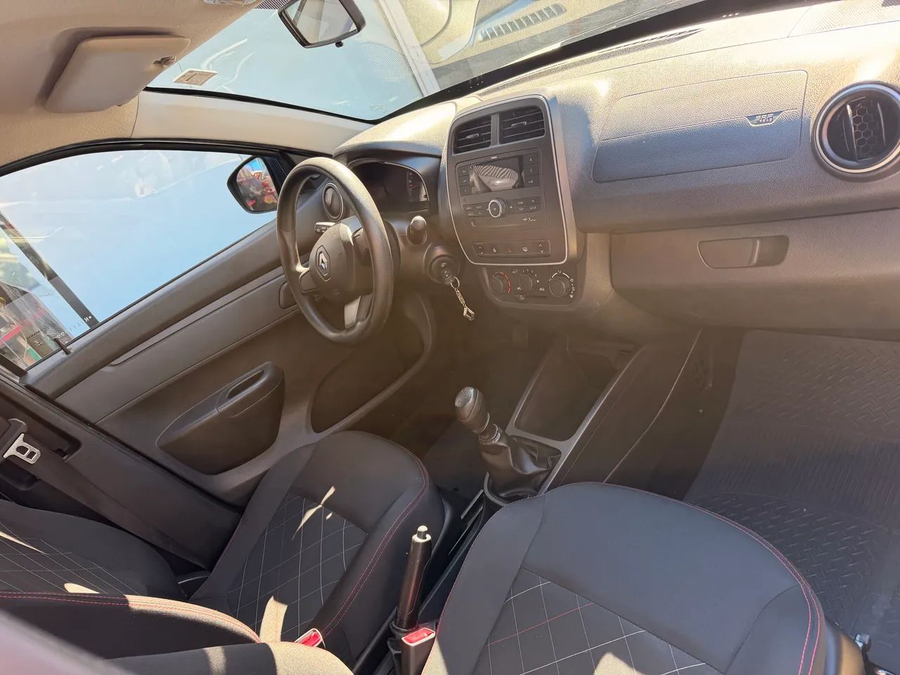 Renault Kwid Zen 1.0 Flex 12V 5P Mec. 2019 - Foto 2
