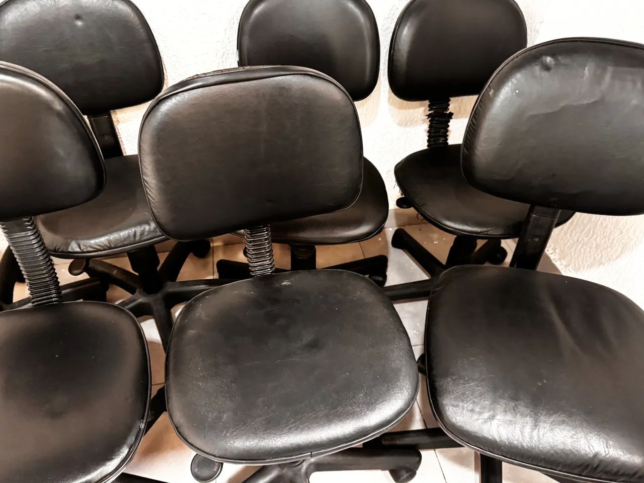 8 cadeiras de escritório em excelente estado de conservação  - Foto 2