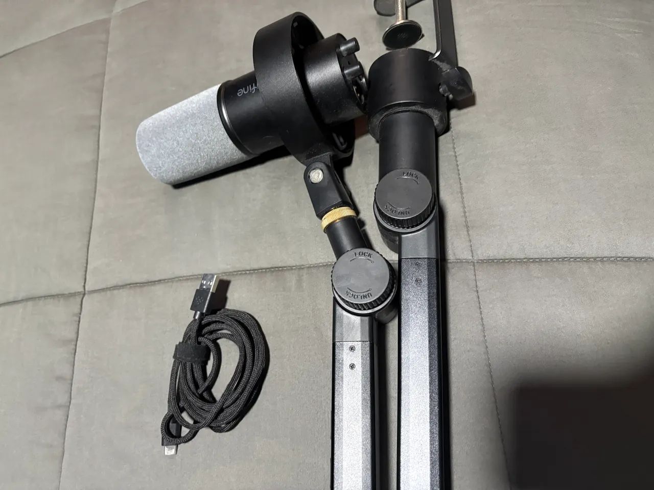 Microfone Fifine K688 com Braço Articulado  - Foto 4