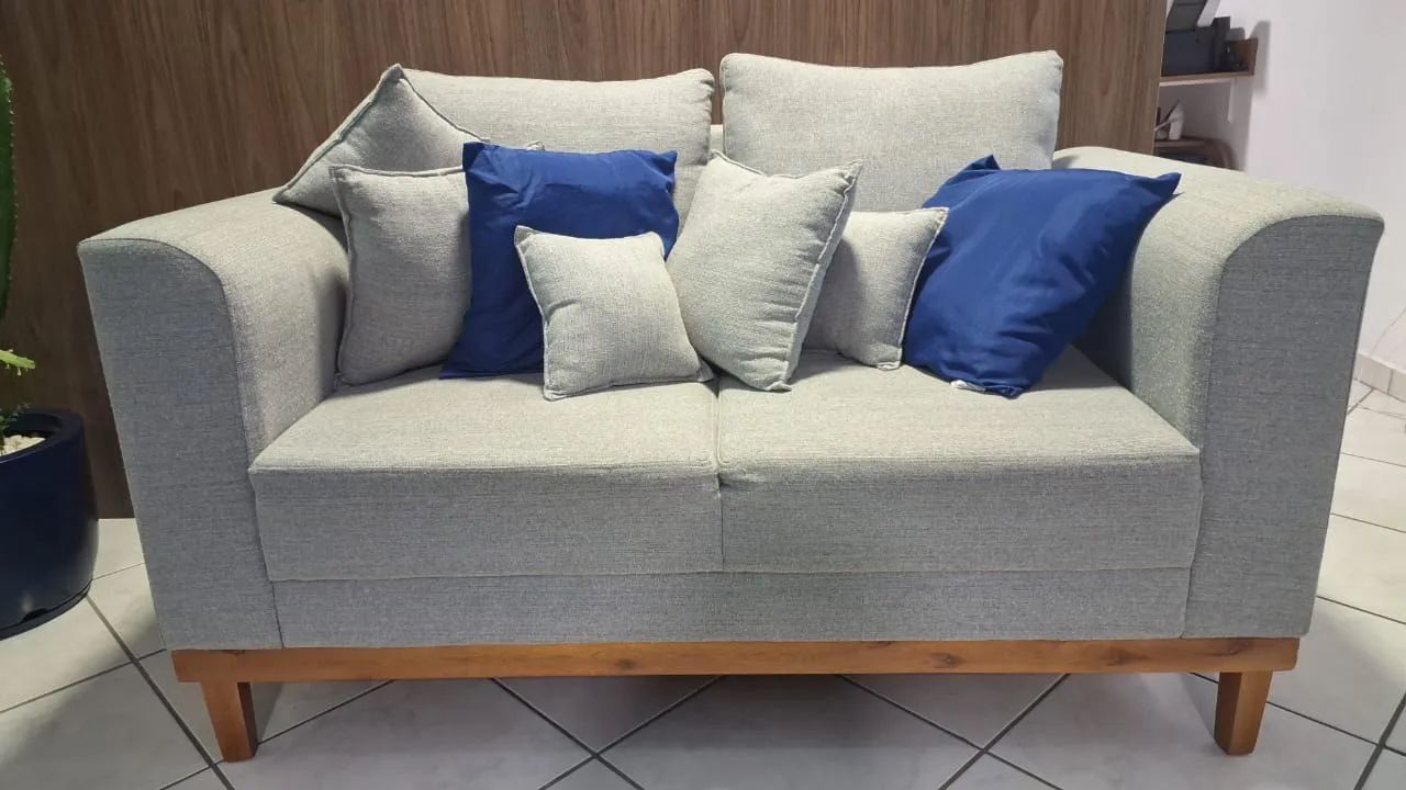 Sofá 2 lugares e 1 lugar..estão em ótimas condições  e ainda acompanham lindas almofadas!! - Foto 5