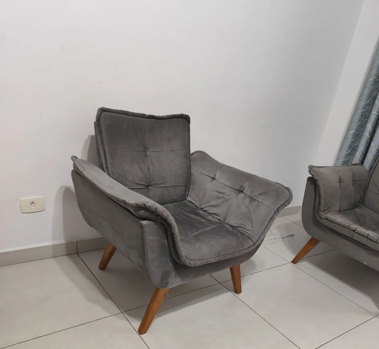Poltrona 2 PCs cadeira decorativa pés palito cinza - Foto 4