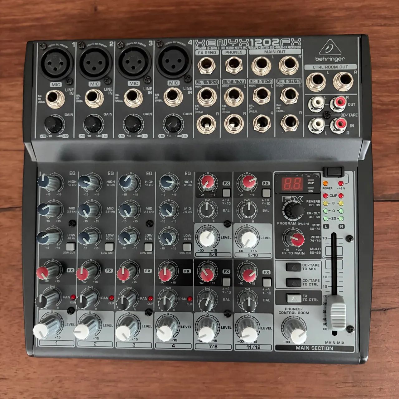 MESA DE SOM BEHRINGER XENYX 1202 FX - Foto 2