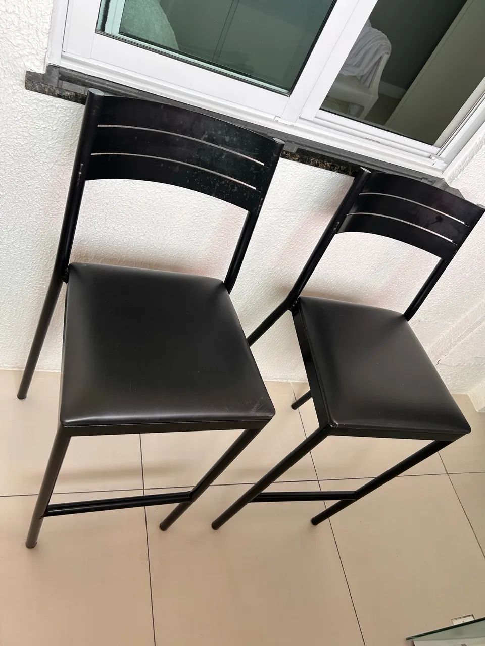 02 BANQUETAS DE METAL PRETAS