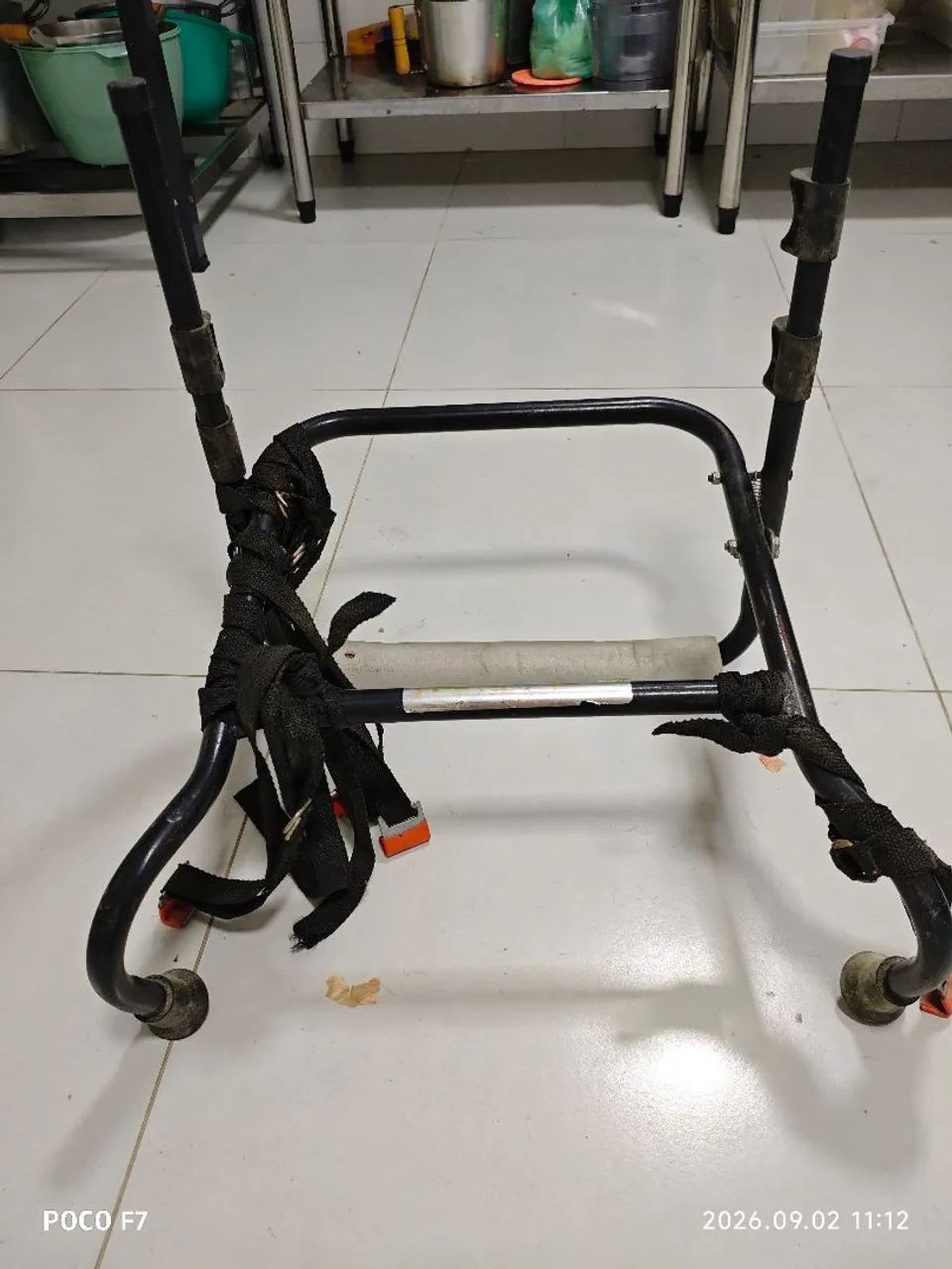 Suporte de bicicleta que cabe 2 bicicleta  - Foto 2