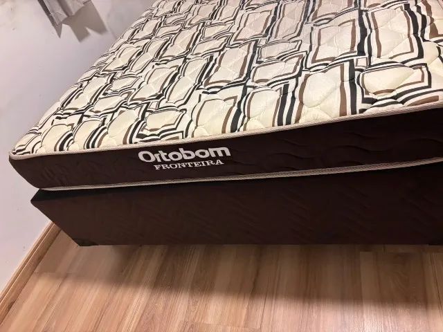 Cama box de casal com colchão 