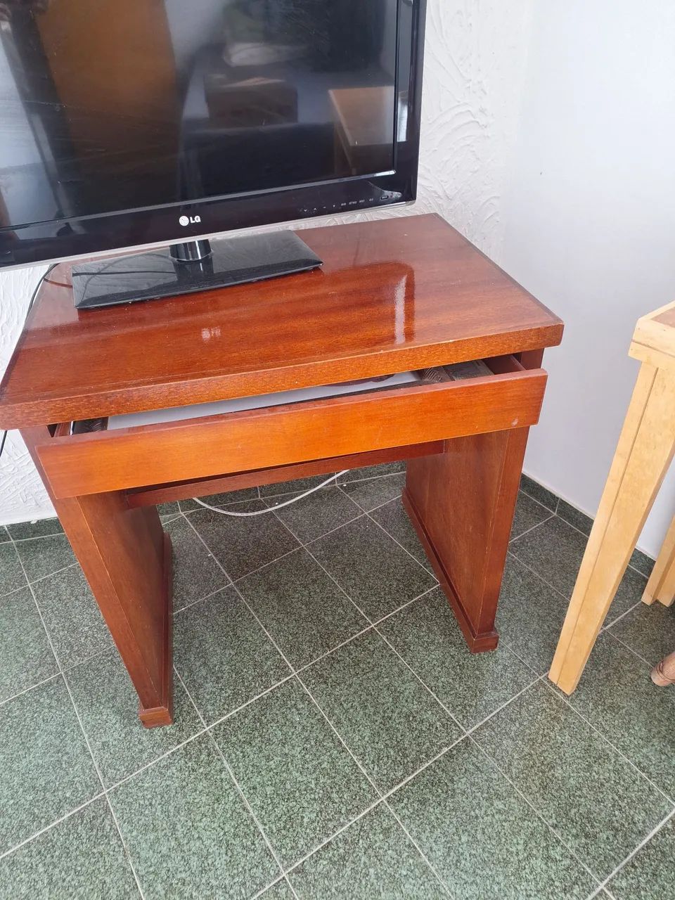 Escrivaninha com gaveta - Foto 5