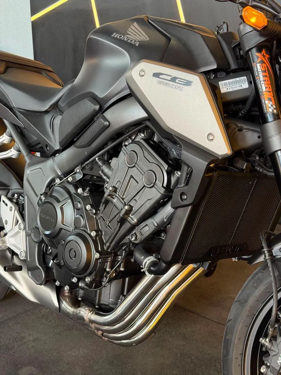 CB 650 R 2024 - Foto 5