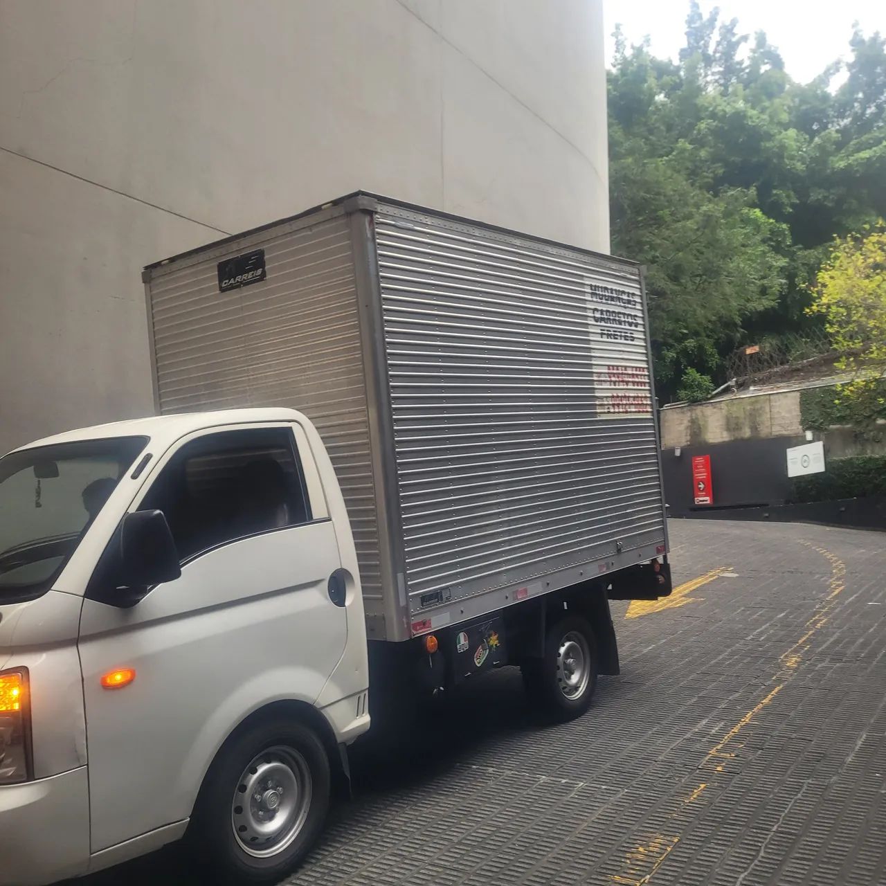 Frete carreto  pequenas mudanças campo belo e regiões 