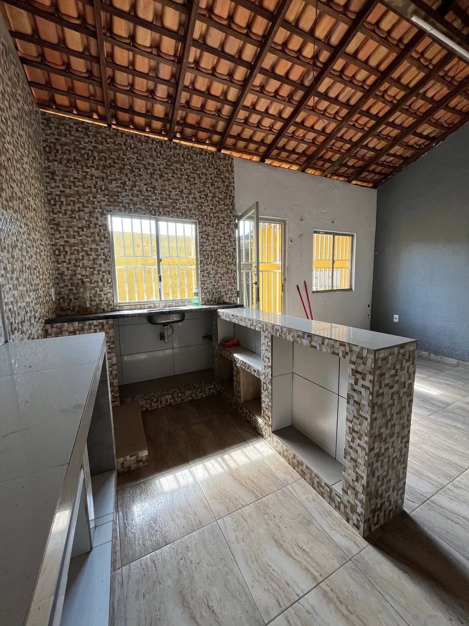 CASA A VENDA OU PARA LOCAÇÃO 