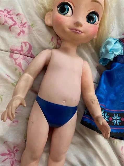 boneca Elsa original da Disney Store incompleta - Foto 2