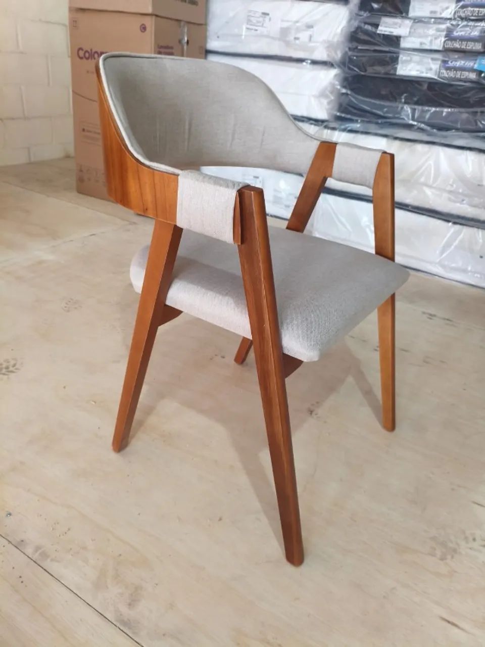 Mesa de jantar redonda 1.20 com 4 cadeiras poltronas - Foto 2