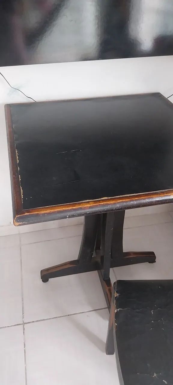 Mesa preta com 2 cadeiras - Foto 2