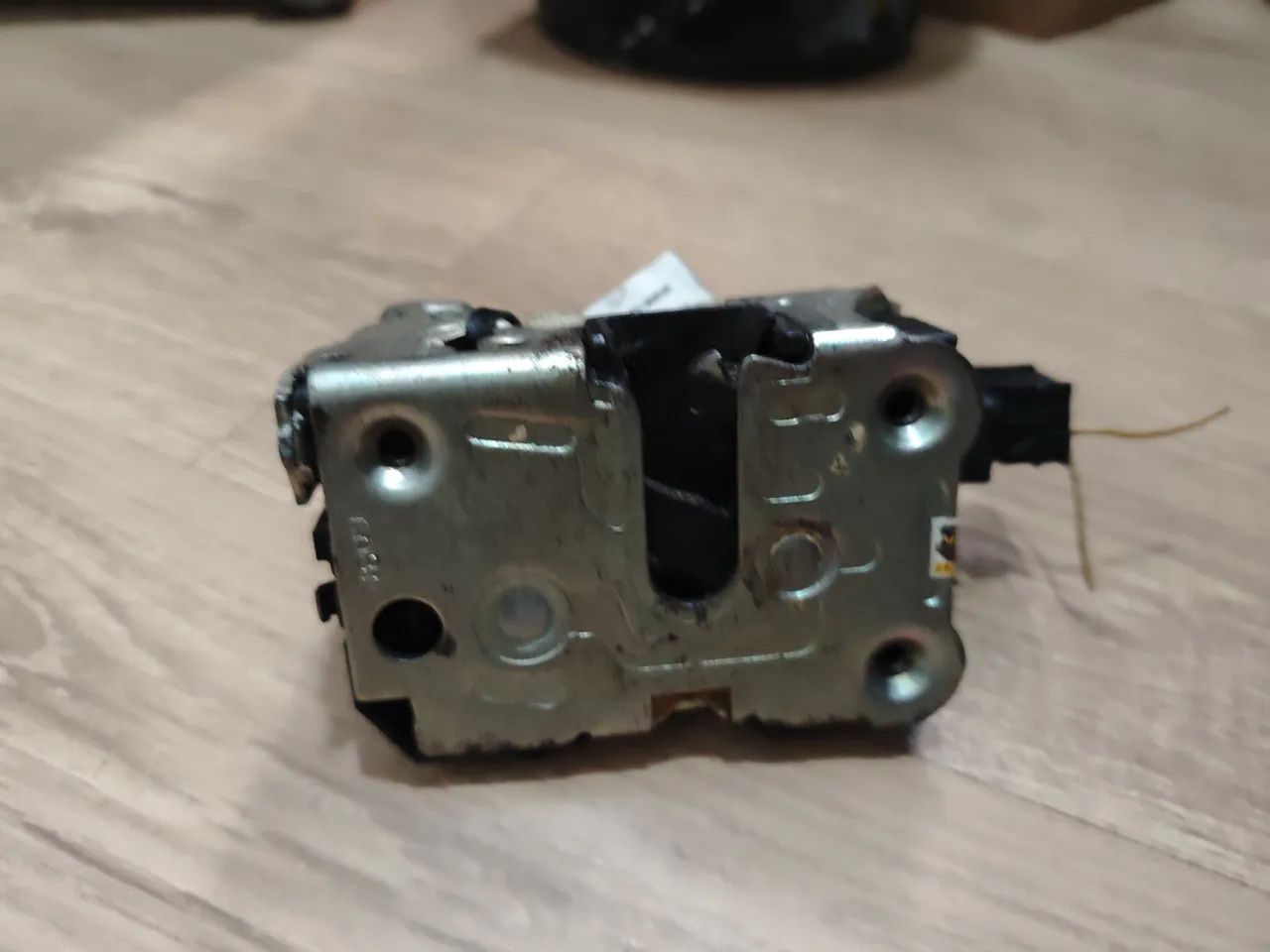Fechadura esquerda traseira Renault Clio/Symbol completa com o motor da trava elétrica  - Foto 5