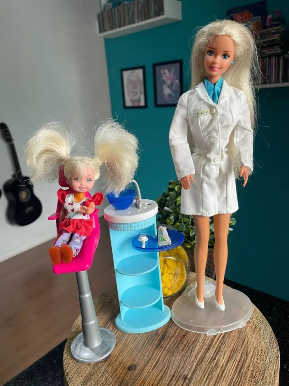 Boneca Barbie Dentista com Kelly e Acessórios - Usada