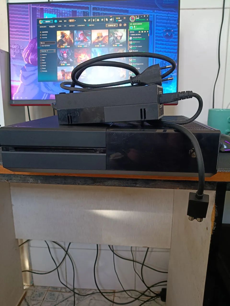 Xbox one 1 tera (APENAS CONSOLE E FONTE)
